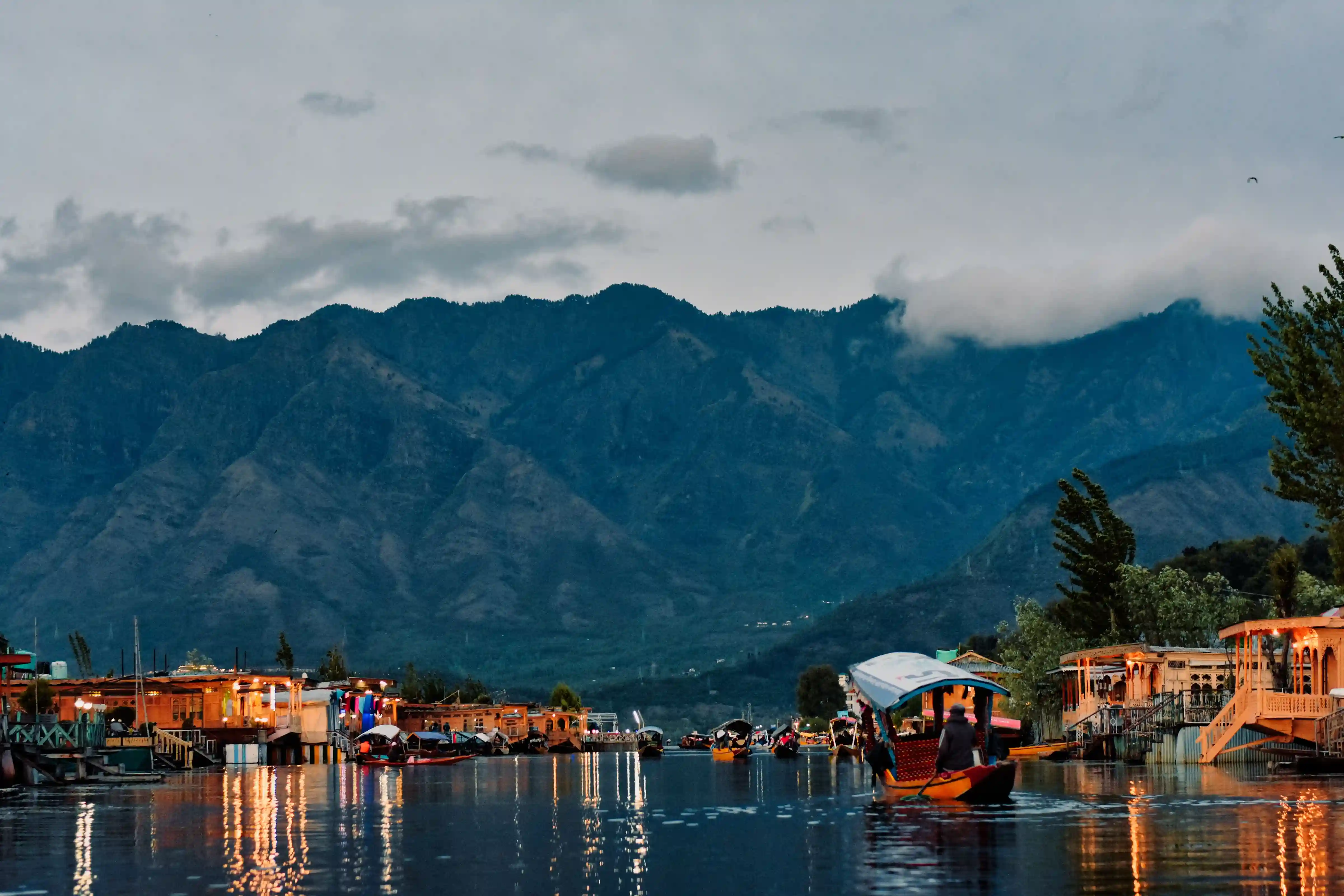 Srinagar β Agra Tour tour package India